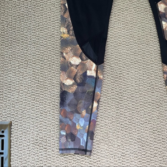 ✨HP✨Athleta Asymmetrical Mesh Sonar Leggings - Picture 5 of 12